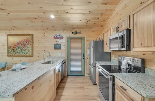 Cosby Cottage | Honeybee Cottage, Pickleball Court, Creek, WIFI, Mountain Views, Starting at $69