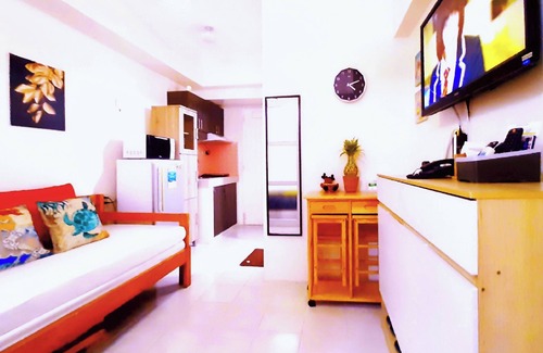 Silang Junction South Condo | HoneyLove 1BR *free Pool & Parking *View-Deck