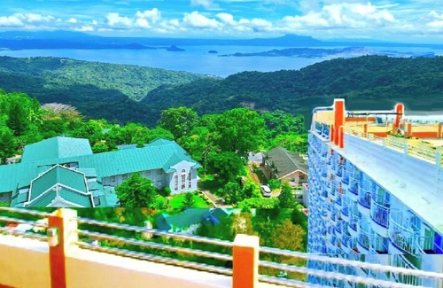 Silang Junction South Condo | HoneyLove 1BR *free Pool & Parking *View-Deck