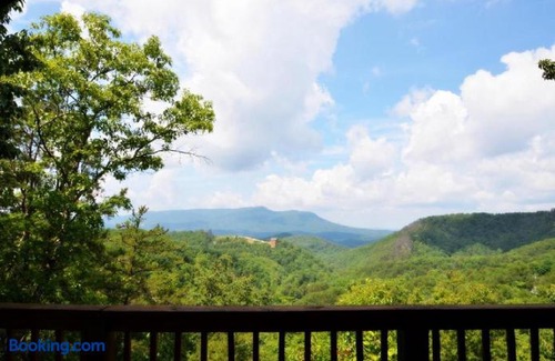Pigeon Forge House | Honeymoon View 2