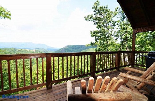 Pigeon Forge House | Honeymoon View 2