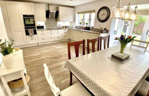 Bourton House | Honeystone Cottage sleeps 8 - Bourton on the Water
