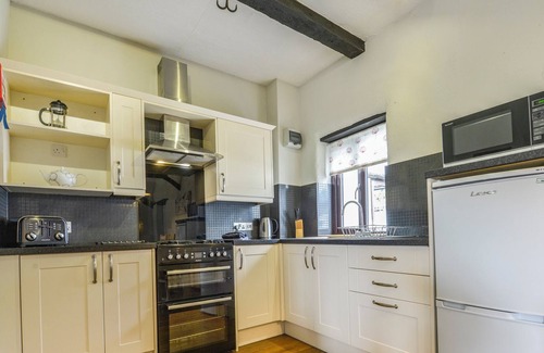 Beaworthy Cottage | HONEYSUCKLE COTTAGE, pet friendly, with a garden in Halwill Junction