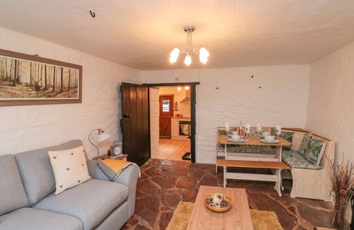 Paignton Cottage | HONEYSUCKLE COTTAGE, pet friendly, with pool in Marldon