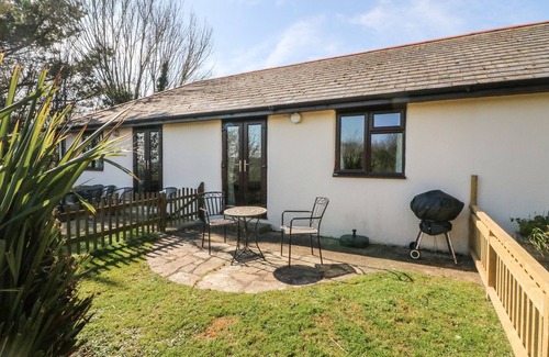 Bude Cottage | HONEYSUCKLE COTTAGE, pet friendly, with pool in Bude