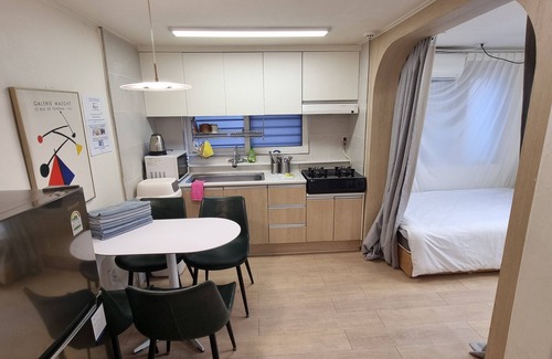 Mapo Apartment | hongdae station 30 sec/Spacious 3-bedroom