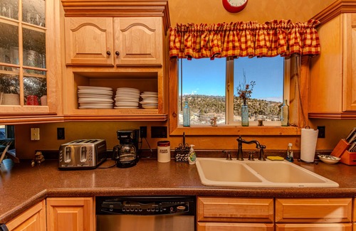 Long Valley Junction Cabin | Honky Tonk Cabin, Karaoke Bar & Stage 3bed/2bath, Hot Tub