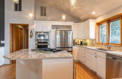Silverdale House | Hood Canal LUX Waterfront Group Retreat