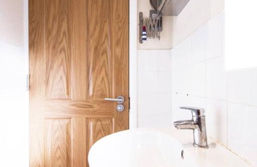 Hook House | Hook Comfortable 7 Bedroom Home from Home