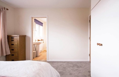 Hook House | Hook Comfortable 7 Bedroom Home from Home
