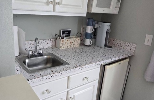 Calabash Condo | Hook Line & Sinker - Tee up and relax at our cozy 2 bedroom 2 bath condo.
