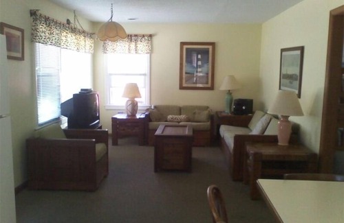 Nags Head Cottage | Hootie and the Blue Fish #4 Oceanside Direct Beach Access Friday to Friday