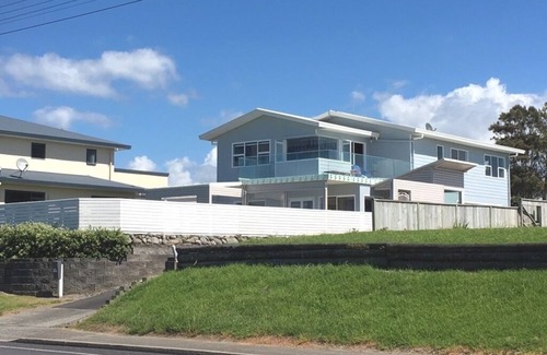 Waihi Beach House | Hop, skip and a jump to the beach