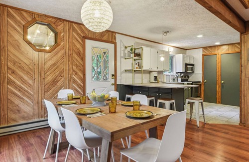 Bushkill Ski Chalet | Hopskip Retro Chalet Firepit Deck Gas Grill Indoor Pools & Tennis-Pickle