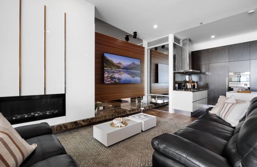Henley Beach Apartment | Horizon at Henley Square - 3BR, Parking, Wifi