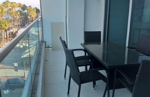 Larnaca City Centre Apartment | Horizon Luxury Suite at Finikoudes Beach 301
