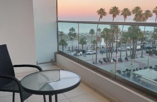 Larnaca City Centre Apartment | Horizon Luxury Suite at Finikoudes Beach 304