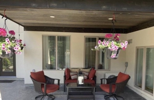 West Kelowna Estates House | Horizon Suites & Oasis 2 Bdrm Suite.