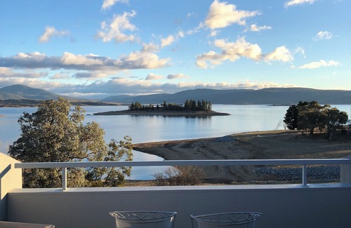 Jindabyne Apartment | Horizons 424 Lake Jindabyne Waterfront ApartmentnSleep 6, 2 bedroom, 2 bathroom