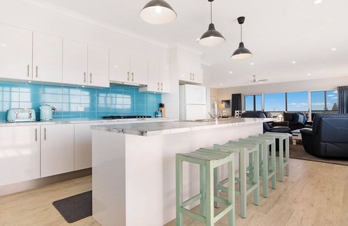 Bermagui House | Horseshoe Bay House - Entire Home - Position & views!