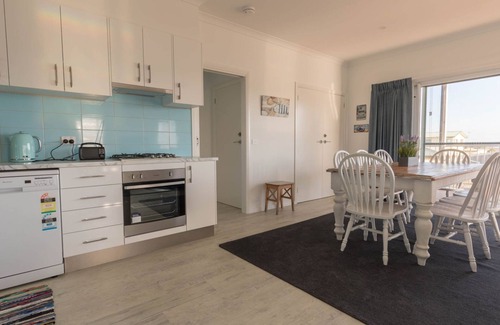 Bermagui House | Horseshoe Bay House - Entire Home - Position & views!
