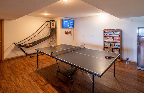 Merrifield Cabin | Horseshoe Lake Cabin with Hot Tub, Games, Fire Pit, Snowshoes, Snowmobile Trails