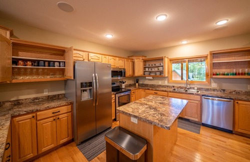 Merrifield Cabin | Horseshoe Lake Cabin with Hot Tub, Games, Fire Pit, Snowshoes, Snowmobile Trails