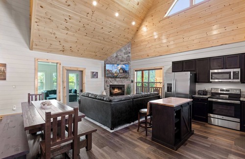 Pigeon Forge Cabin | Host Large Groups! Sleep 24 | Pool | Hot Tub | Views | Arcade Games | Location!