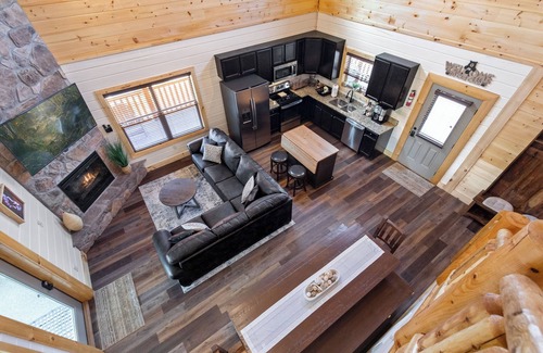 Pigeon Forge Cabin | Host Large Groups! Sleep 24 | Pool | Hot Tub | Views | Arcade Games | Location!
