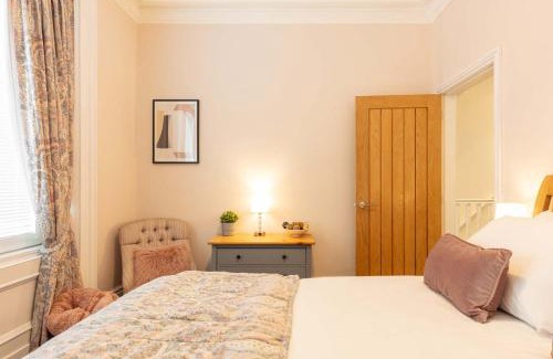 Westoe Apartment | Host & Stay - North View