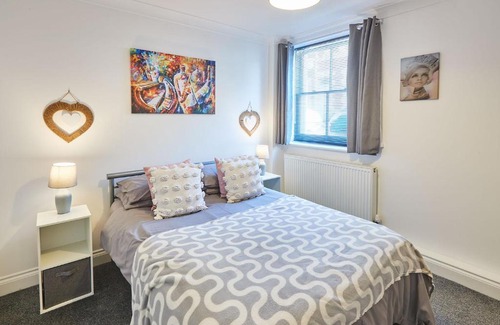 St Leonards-On-Sea Apartment | Host & Stay - Seaside Apartment