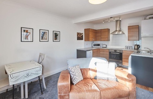 St Leonards-On-Sea Apartment | Host & Stay - Seaside Apartment