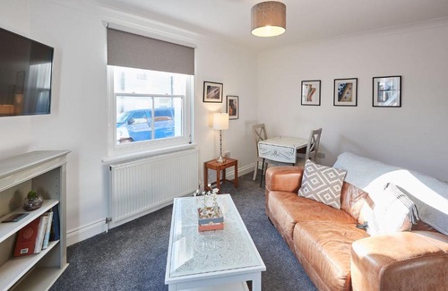 St Leonards-On-Sea Apartment | Host & Stay - Seaside Apartment