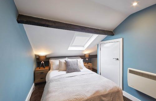 West Cliff Apartment | Host & Stay - The Loft