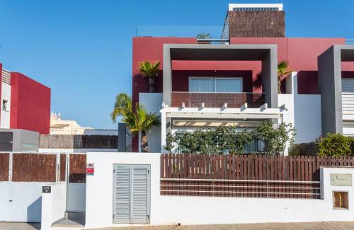 Lagoa Villa | Host Wise - Luxurious House with Private Salt Pool