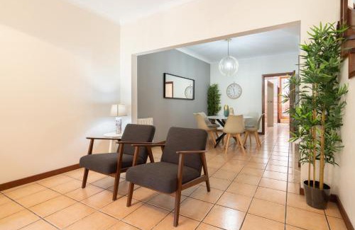 Bonfim House | Host Wise - Spacious Duplex House - Jacuzzi & Terrace