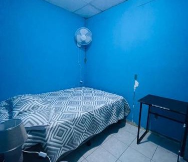 San Salvador House | Hostal 5224