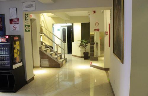 San Isidro Centro Financiero Hotel | Hostal Bond