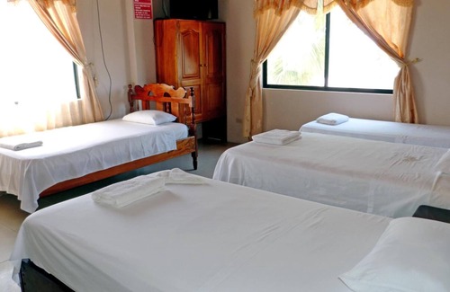 Puerto Villamil Hotel | Hostal los Delfines