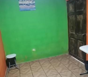 La Libertad House | Hostal Niña Oly