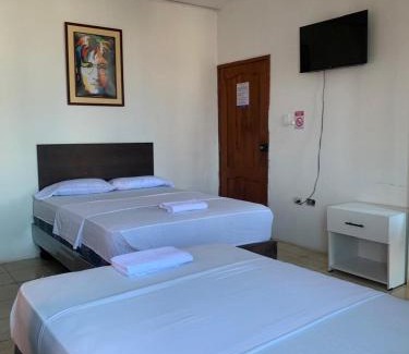 Manta House | HOSTAL SAN MARINO