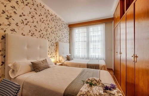 Ferrol House | Hostal Zahara