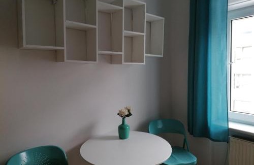 West Pomeranian Voivodeship Apartment | Hostel Tulip - Pokój 2 ze wspólną łazienką i kuchnią