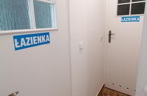 West Pomeranian Voivodeship Apartment | Hostel Tulip - Pokój 2 ze wspólną łazienką i kuchnią
