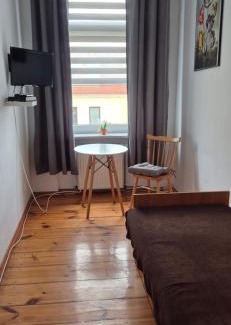 West Pomeranian Voivodeship Apartment | Hostel Tulip - Pokój 7 ze wspólną łazienką i kuchnią