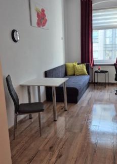 West Pomeranian Voivodeship Apartment | Hostel Tulip - pokój jednoosobowy nr 1 ze wspólną łazienką i kuchnią
