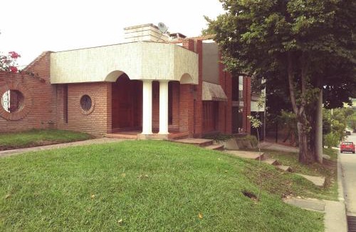 San Salvador de Jujuy Hotel | Hostería Familiar El Ceibo
