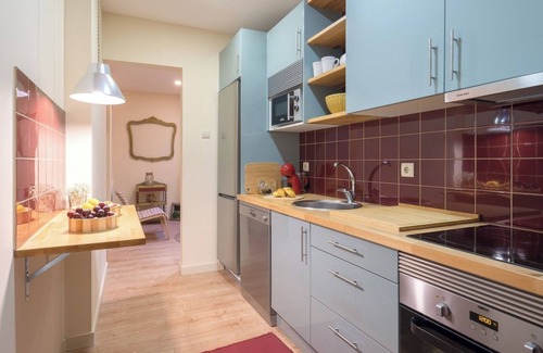 Santa Marinha Apartment | HostWise - Gaya Avenue 101 - Flat w/Balcony