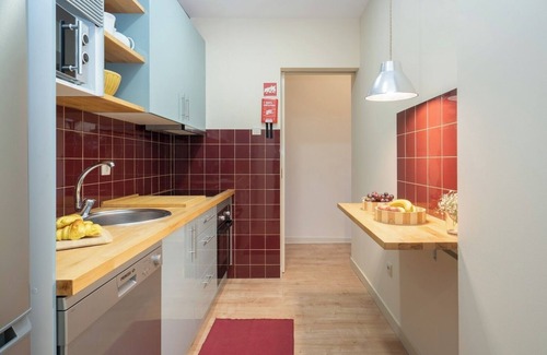 Santa Marinha Apartment | HostWise - Gaya Avenue 101 - Flat w/Balcony