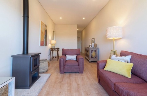 Santa Marinha Apartment | HostWise - Gaya Avenue 101 - Flat w/Balcony